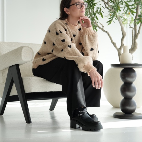 Bee_a_thrifty is LIVE NOW! Let's hang, chat and shop. Zara, Anthro + more! - Picture 7 of 12